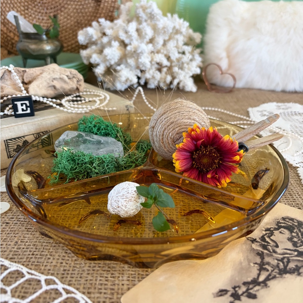 Vintage Amber Glass Dish - Picture 2 of 8